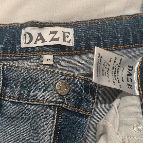 Daze Denim Distressed Jeans - Picture 3 of 4